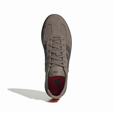 Load image into Gallery viewer, Audi Formula One BAR sneaker
