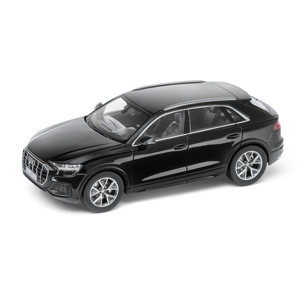 Audi Q8 1:43, Orca Black